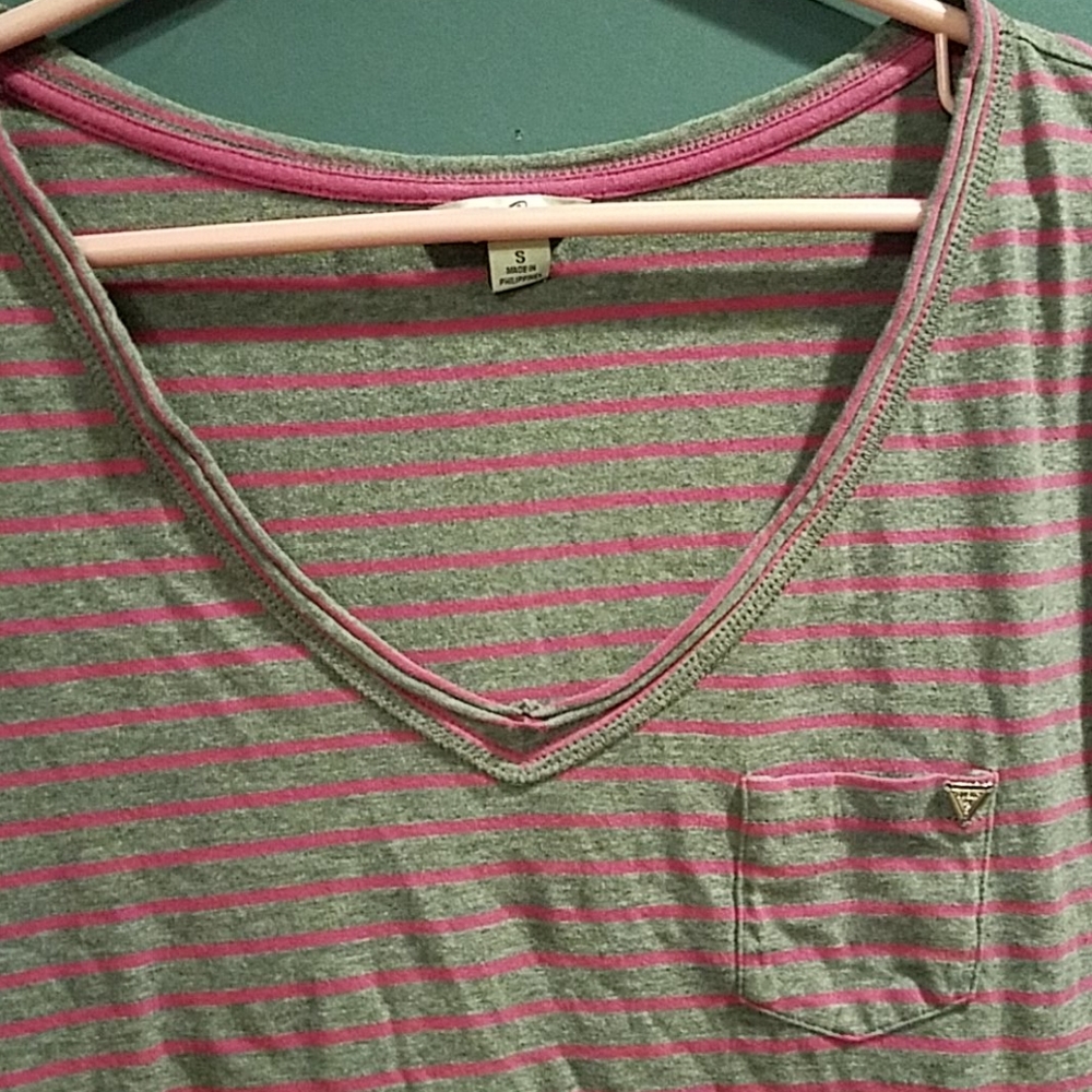 Guess pink and gray stripe v neck top Jr Small - Picture 5 of 5